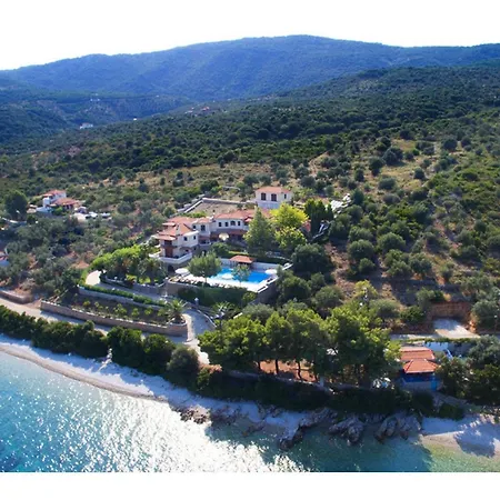 Vila Alonissos For 6 People Mourtero